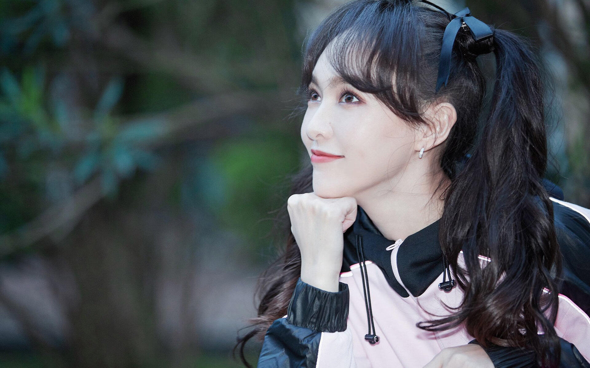 九游中心官网-“西甲明星展现超凡技术，点燃赛场激情”，西甲大牌球星